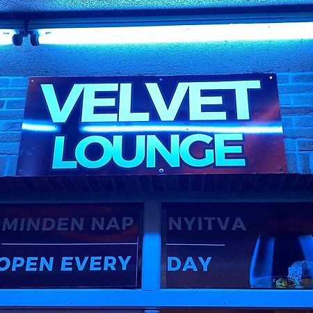 Velvet Motel Hegyeshalom Dış mekan fotoğraf