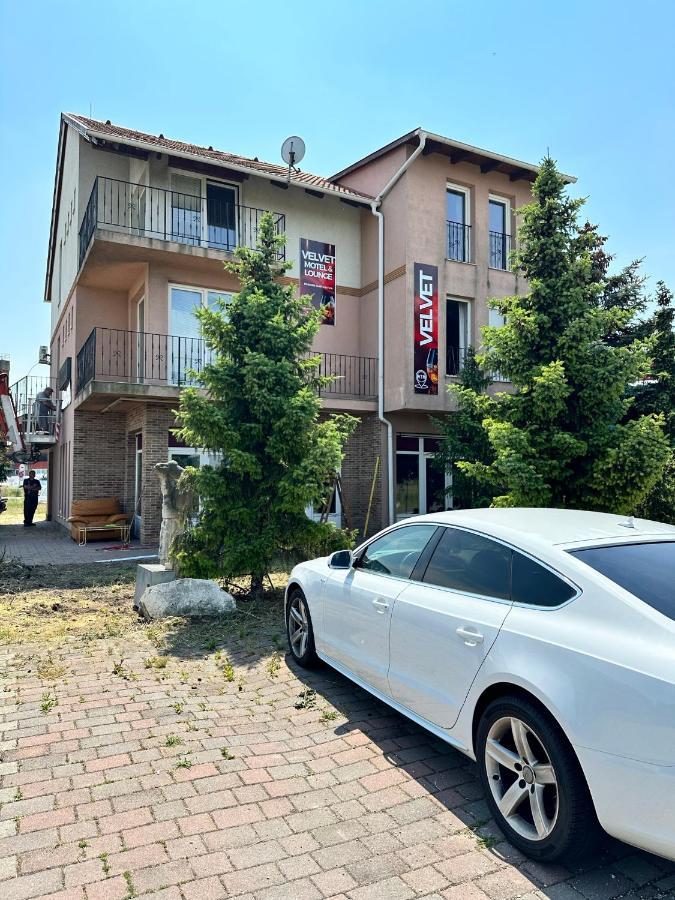 Velvet Motel Hegyeshalom Dış mekan fotoğraf