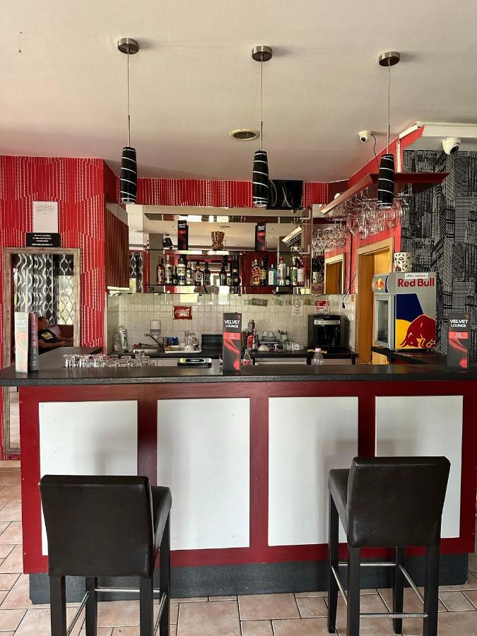 Velvet Motel Hegyeshalom Dış mekan fotoğraf