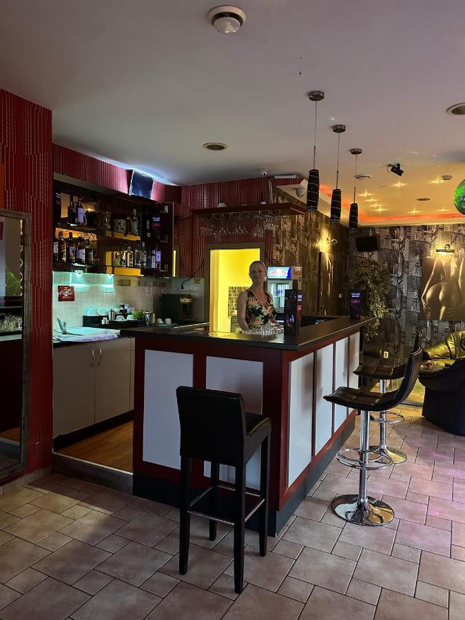 Velvet Motel Hegyeshalom Dış mekan fotoğraf