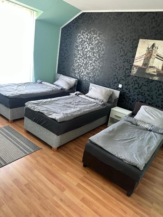 Velvet Motel Hegyeshalom Dış mekan fotoğraf
