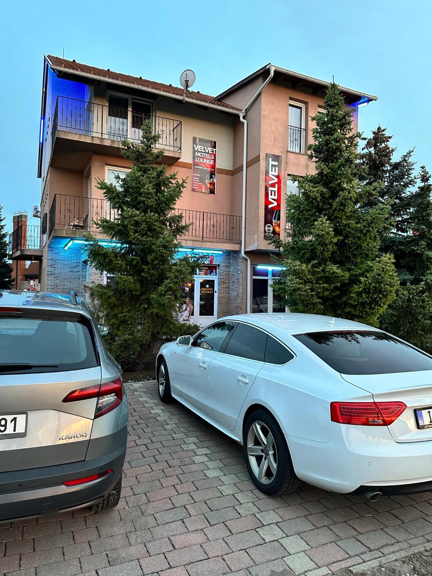 Velvet Motel Hegyeshalom Dış mekan fotoğraf