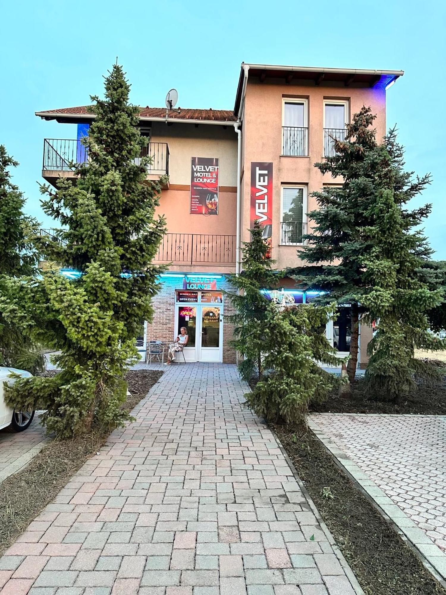 Velvet Motel Hegyeshalom Dış mekan fotoğraf